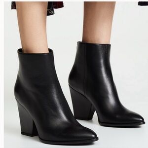 STUART WEITZMAN Bedford Black Leather Ankle Boots
Sz 7.5